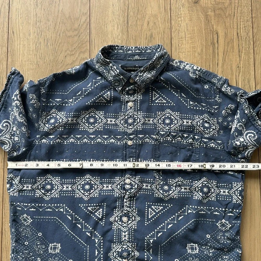 Banana Republic Blue and White Geometric Button Down Shirt Camden Fit Men’s L